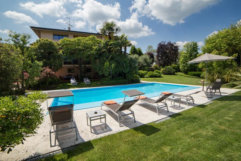 B&B Villa Adriano Desenzano del Garda Dış mekan fotoğraf
